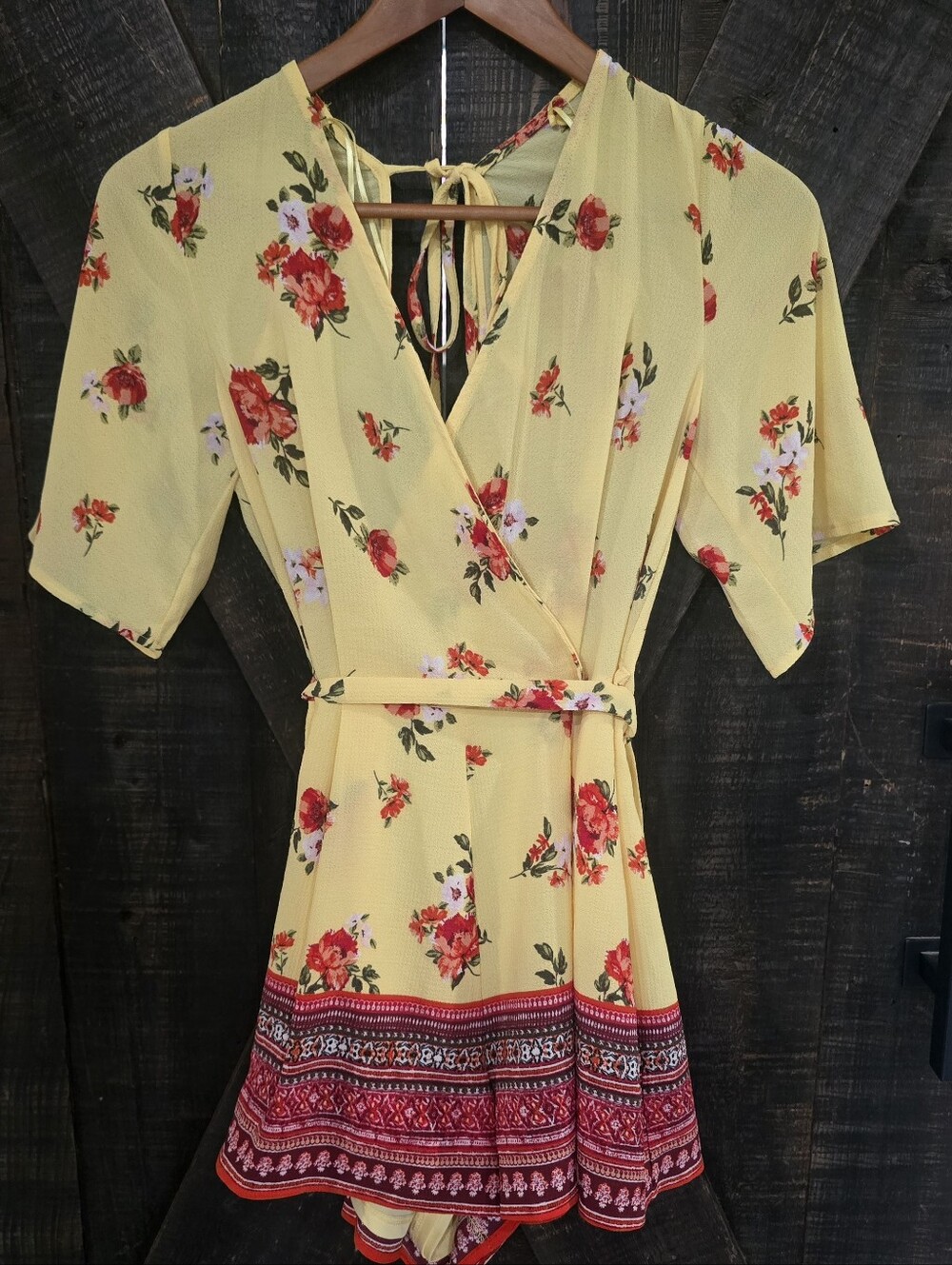 Francesca's Collections Yellow Floral Romper NWT Size Medium